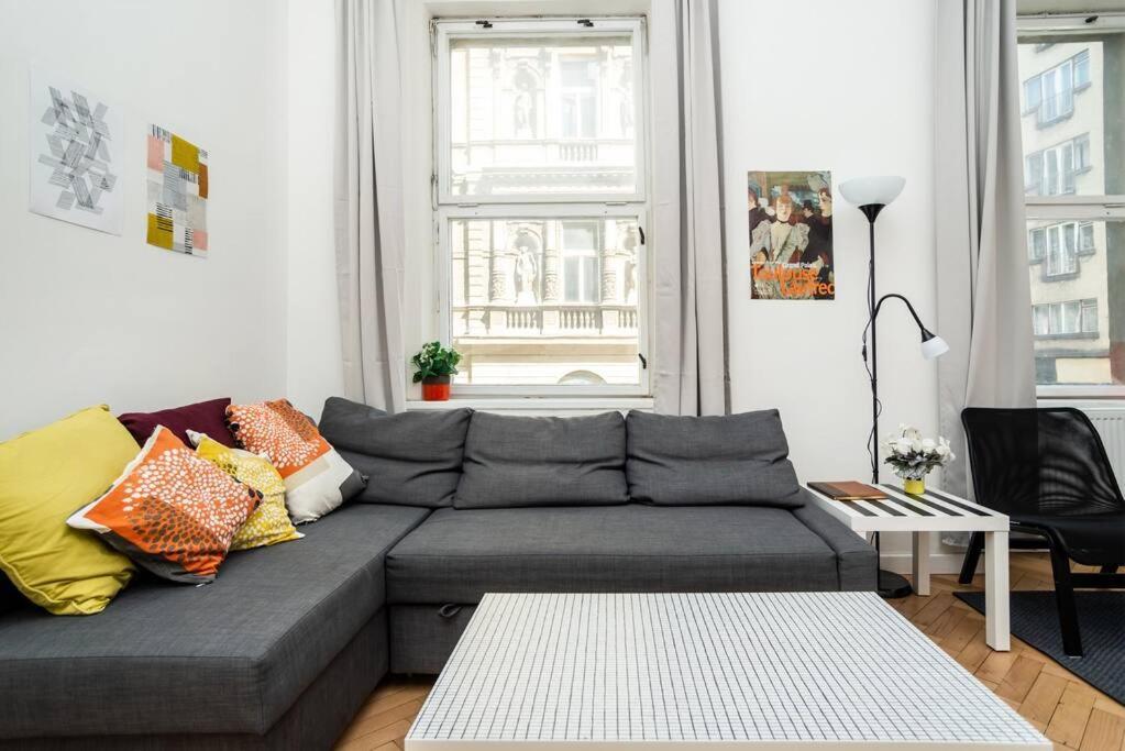 Bright, Spacious In The Historic Centre * Praga